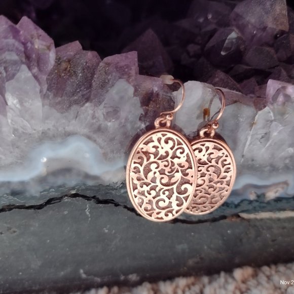 Two pairs of rose gold earrings - Picture 1 of 4